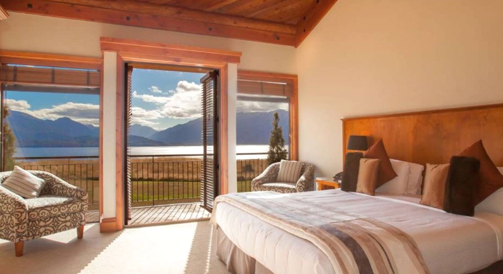 Deluxe Room with king bed and mountain-facing reading nook